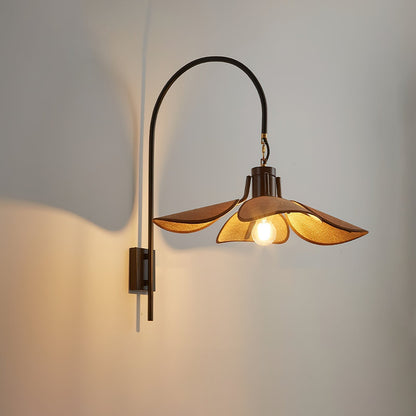 Applique Petal Bloom – Lampe Murale Élégante en Forme de Pétales