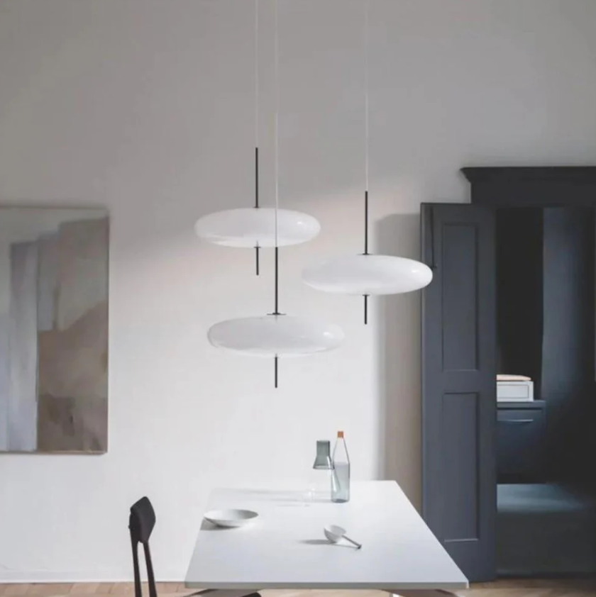 Plafonnier L'Ovale Élégant - Luminaire Raffiné en Verre et Métal | Éclairage Moderne et Sophistiqué