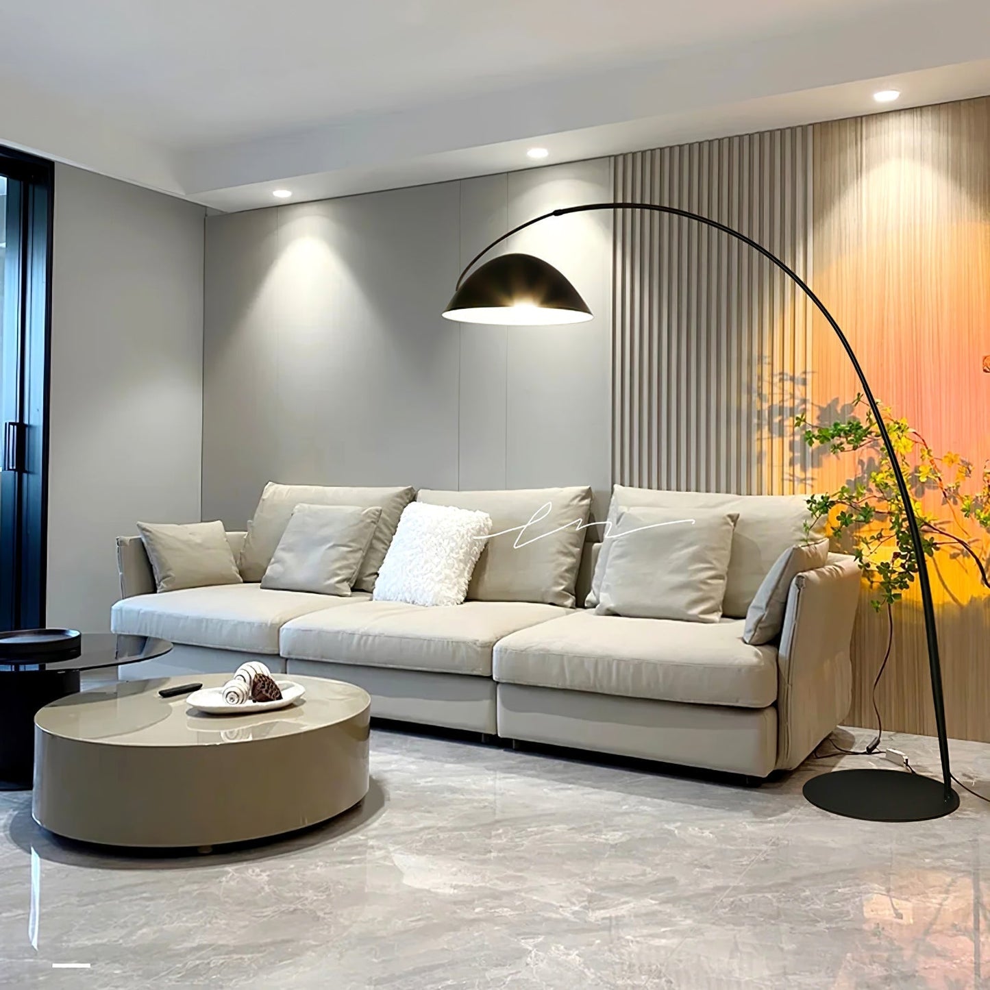 Lampadaire Verse Arc - Design Scandinave Élégant avec Bras Réglable et Éclairage LED