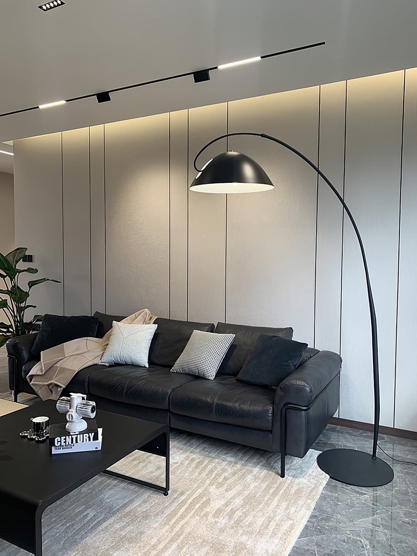 Lampadaire Verse Arc - Design Scandinave Élégant avec Bras Réglable et Éclairage LED
