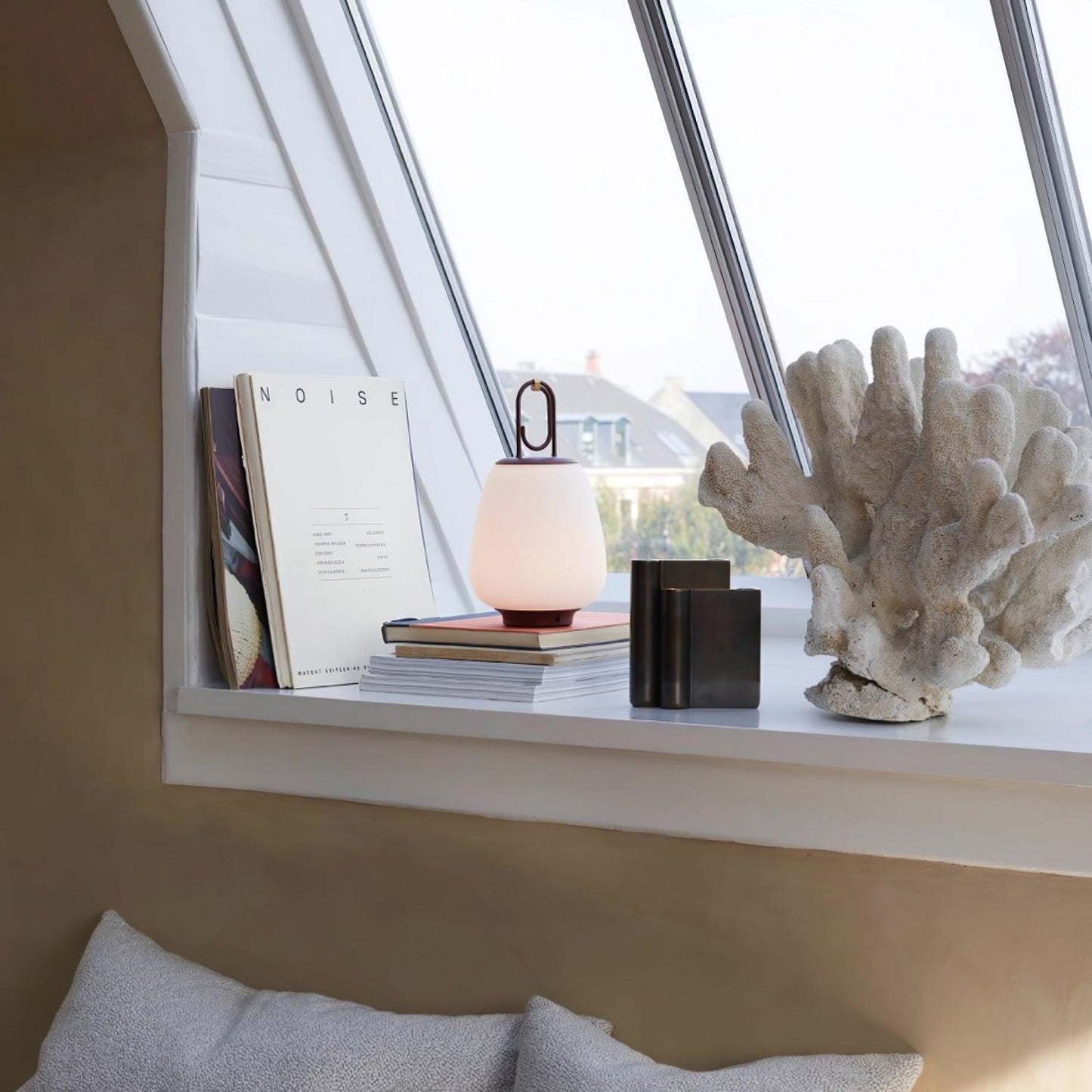 Lampe de Table Portable avec Recharge USB – Design Scandinave Élégant et Lumière Dimmable