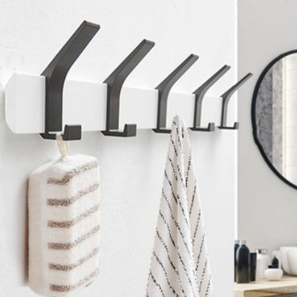 Porte manteau en bois blanc
