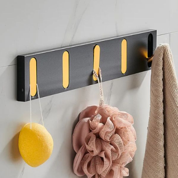 Porte manteau salle de bain noir et doré 5 crochets