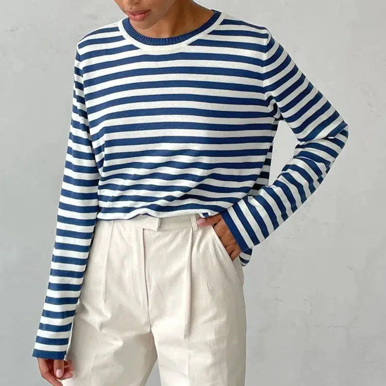 Pull rayé bleu et blanc