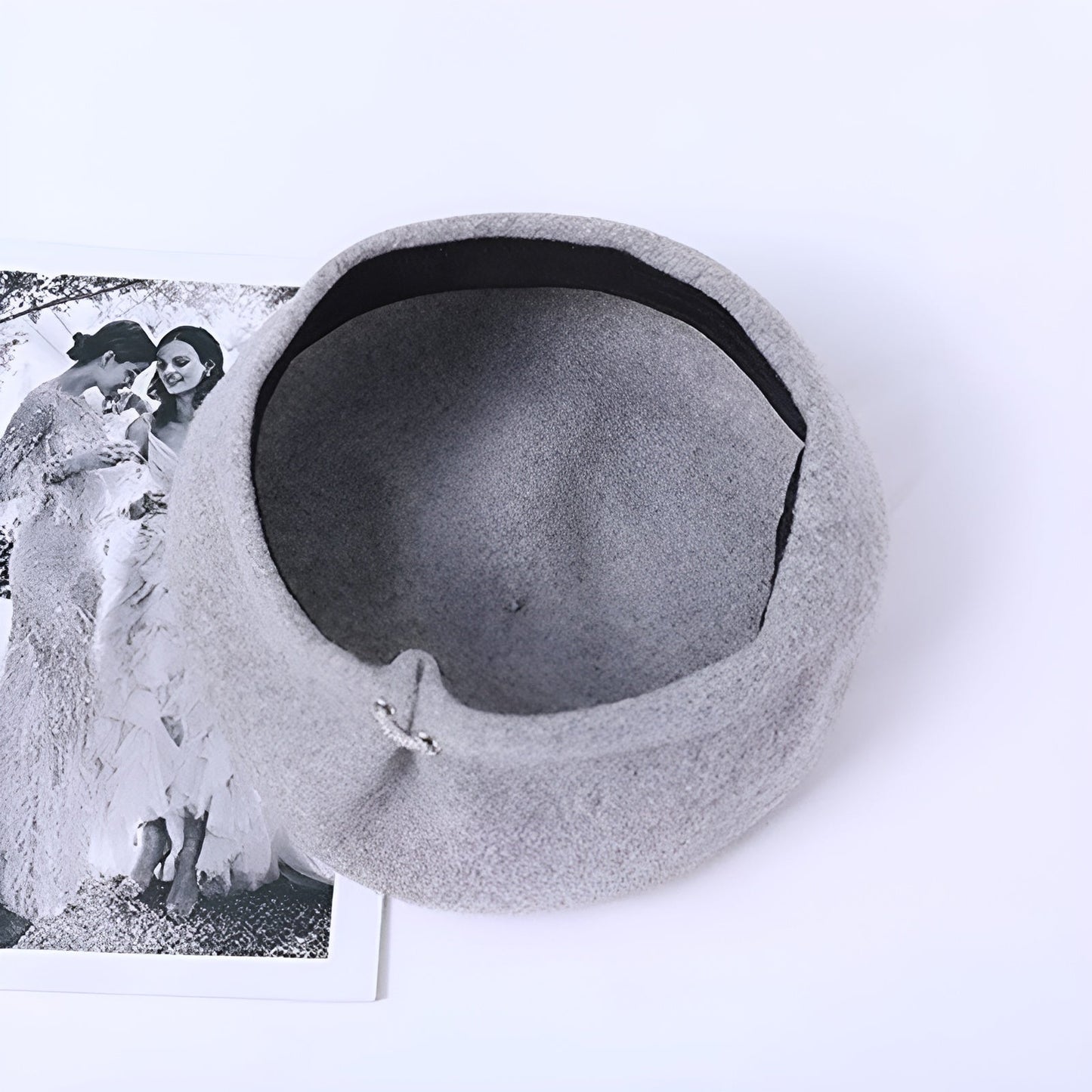 Béret Femme Raffiné avec Broche – Charme Parisien
