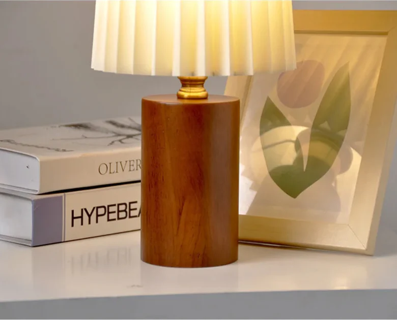 Lampe de Chevet Nordique Plissée en Bois