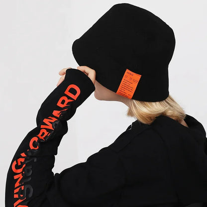 Bob Uni Streetwear – Minimalisme Avec Détail Contrasté