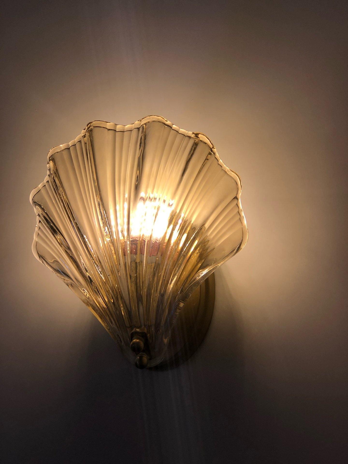 Applique Murale Design Coquillage en Laiton et Verre – Lampe LED Moderne