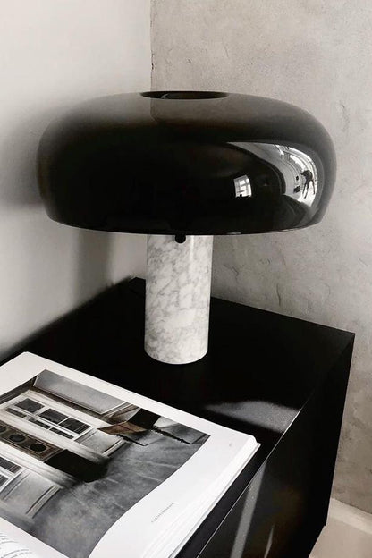 Lampe de Table Art Marble - Élégante en Marbre de Carrare et Métal avec LED
