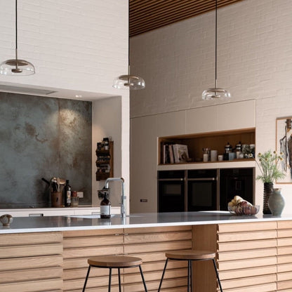 Suspension LED Solaire – Éclairage Moderne en Laiton et Verre pour Intérieur Élégant