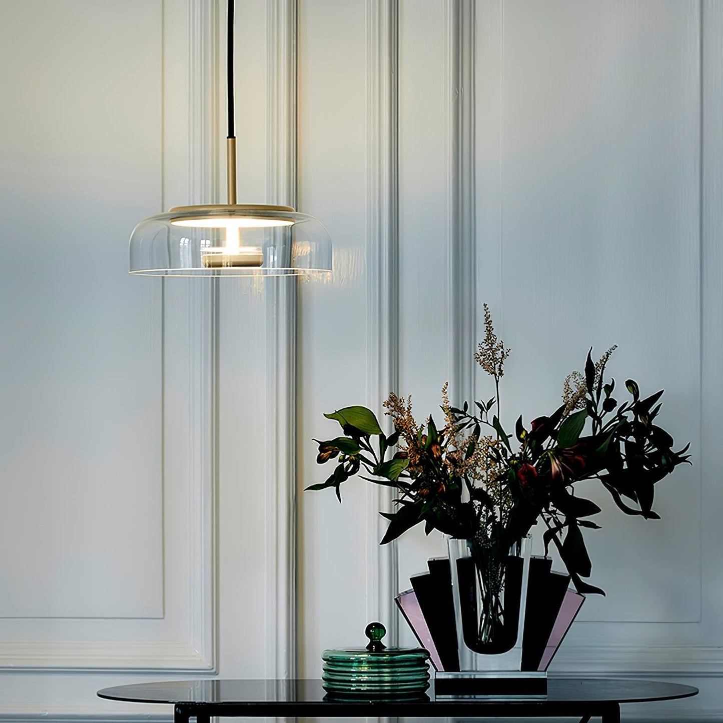 Suspension LED Solaire – Éclairage Moderne en Laiton et Verre pour Intérieur Élégant