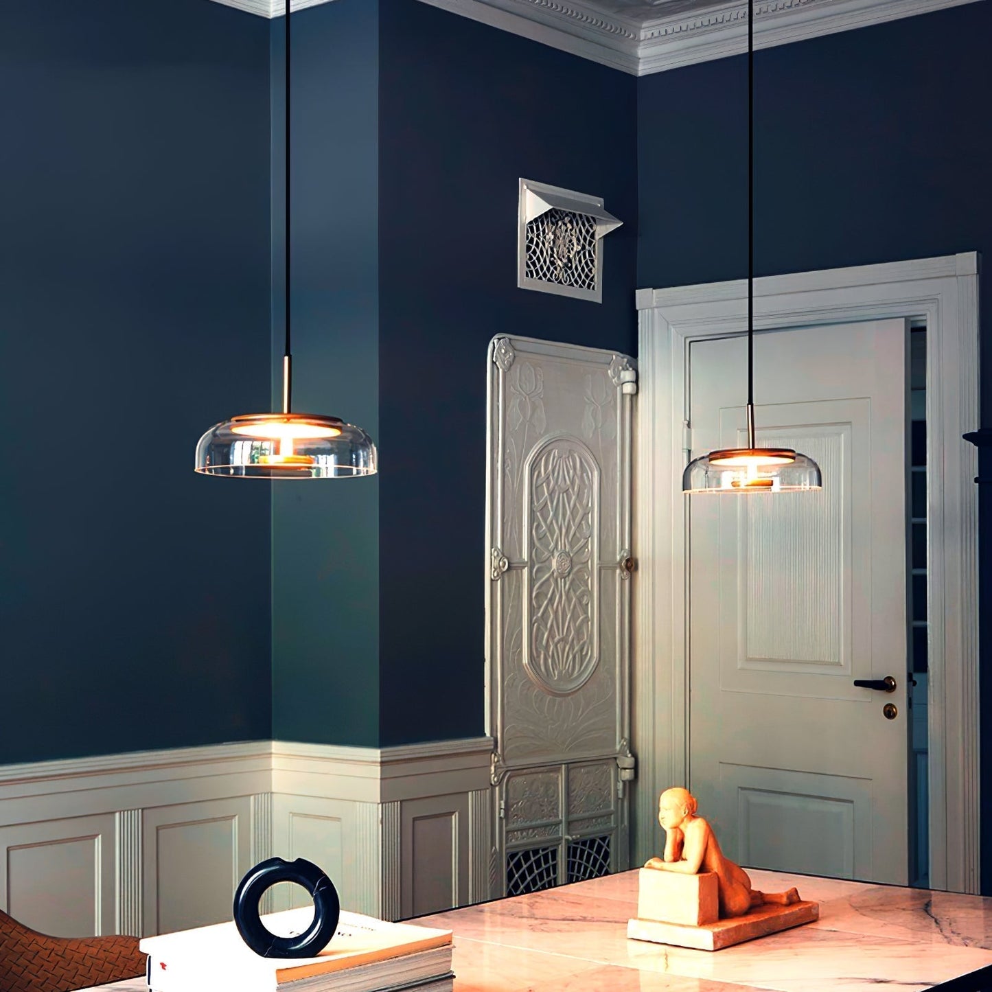 Suspension LED Solaire – Éclairage Moderne en Laiton et Verre pour Intérieur Élégant