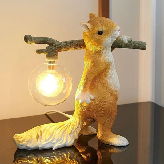 Lampe de Table Écureuil – Lampe Décorative LED avec Base en Résine et Verre