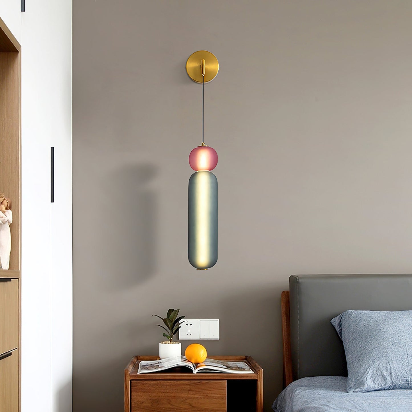 Applique Murale en Or avec Orchidées Bellflower Beige – Élégance et Lumière Douce
