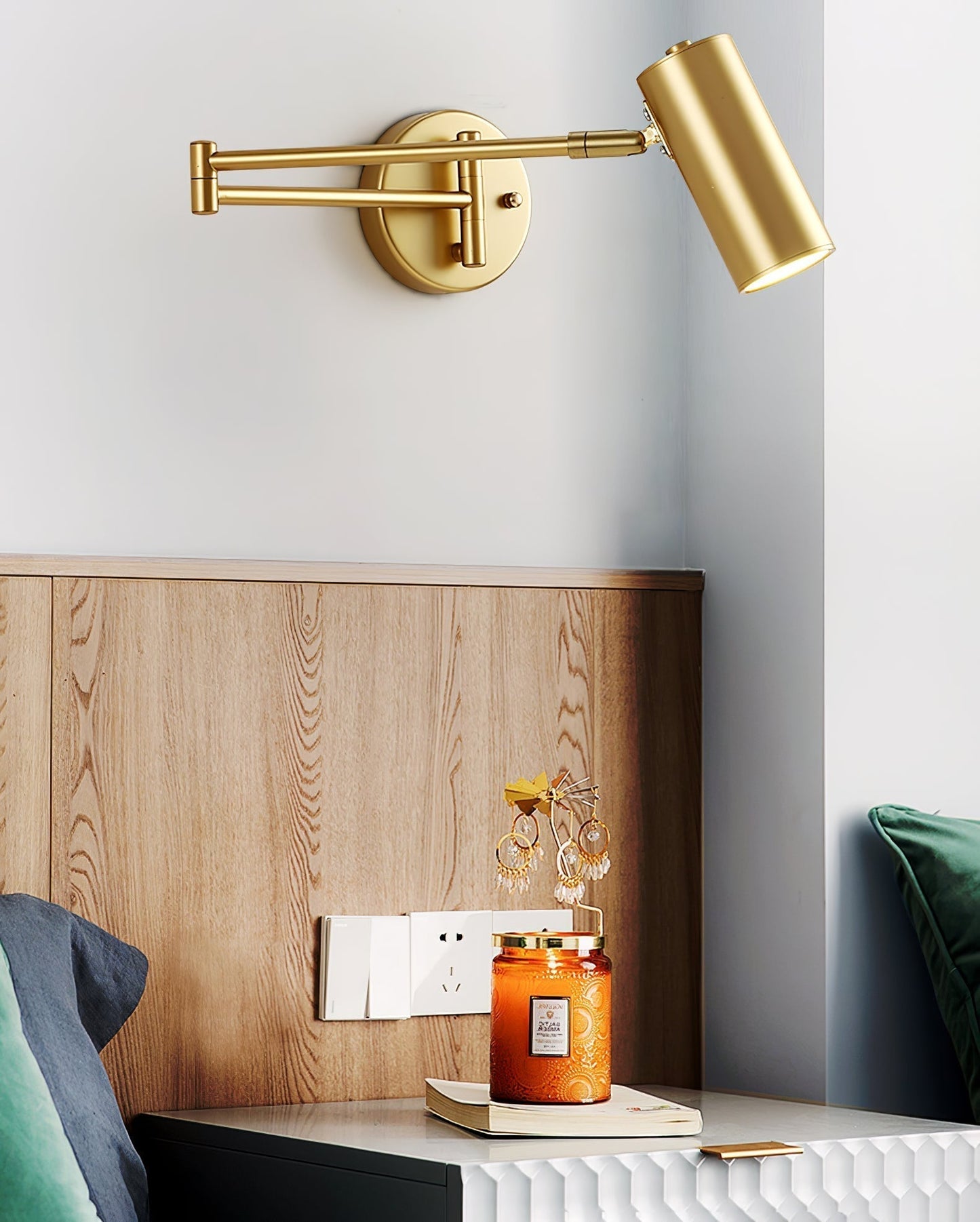 Applique Murale Moderne en Fer avec LED Intégrée - Design Élégant et Réglable