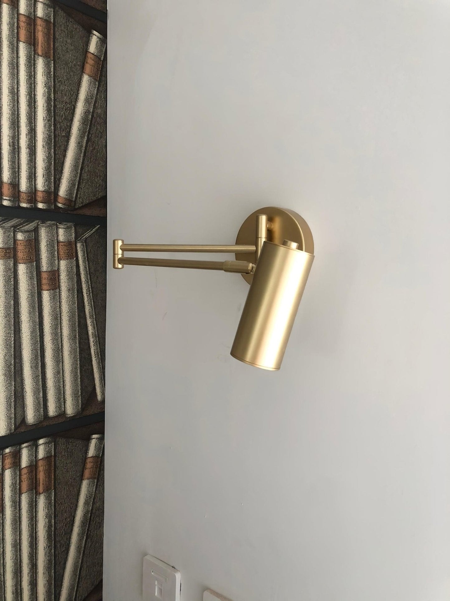 Applique Murale Moderne en Fer avec LED Intégrée - Design Élégant et Réglable