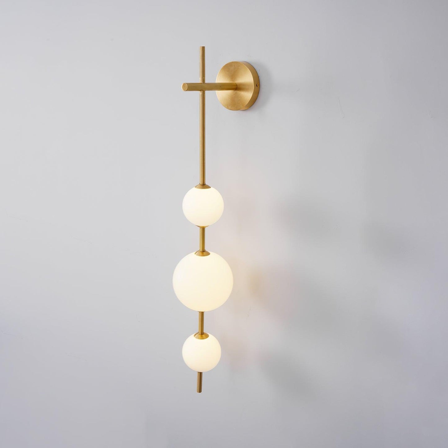 Applique Murale Verticale en Globe de Verre – Éclairage Élégant et Moderne