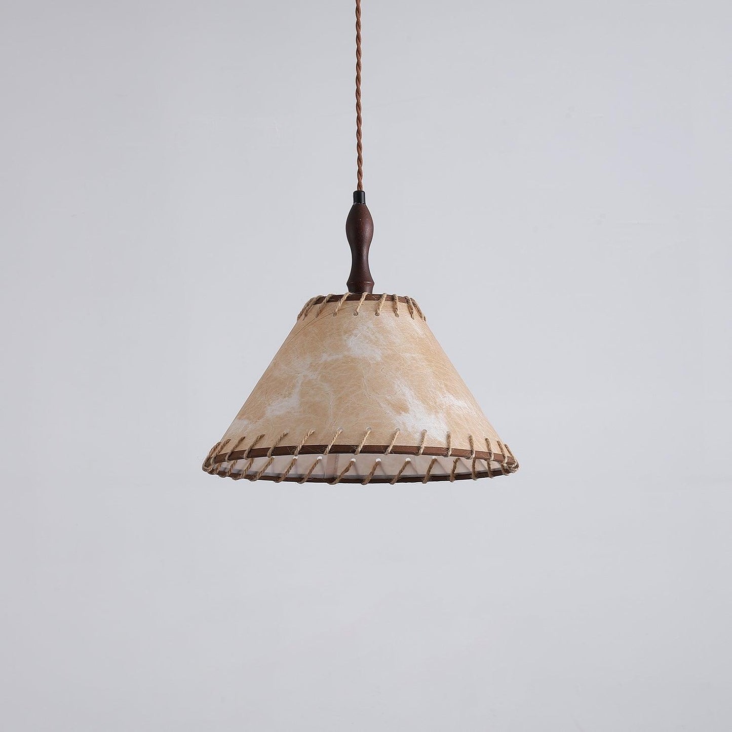 Suspension Bois et Tissu – Équilibre Naturel entre Élégance et Confort