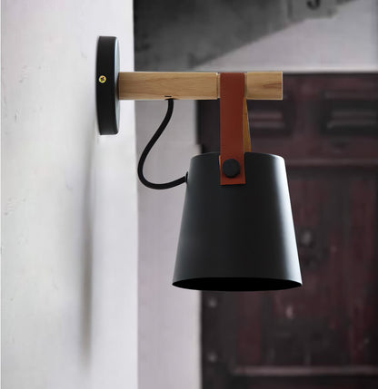 Applique Murale Scandinave en Bois et Cuir – Design Élégant avec Lumière LED Efficace