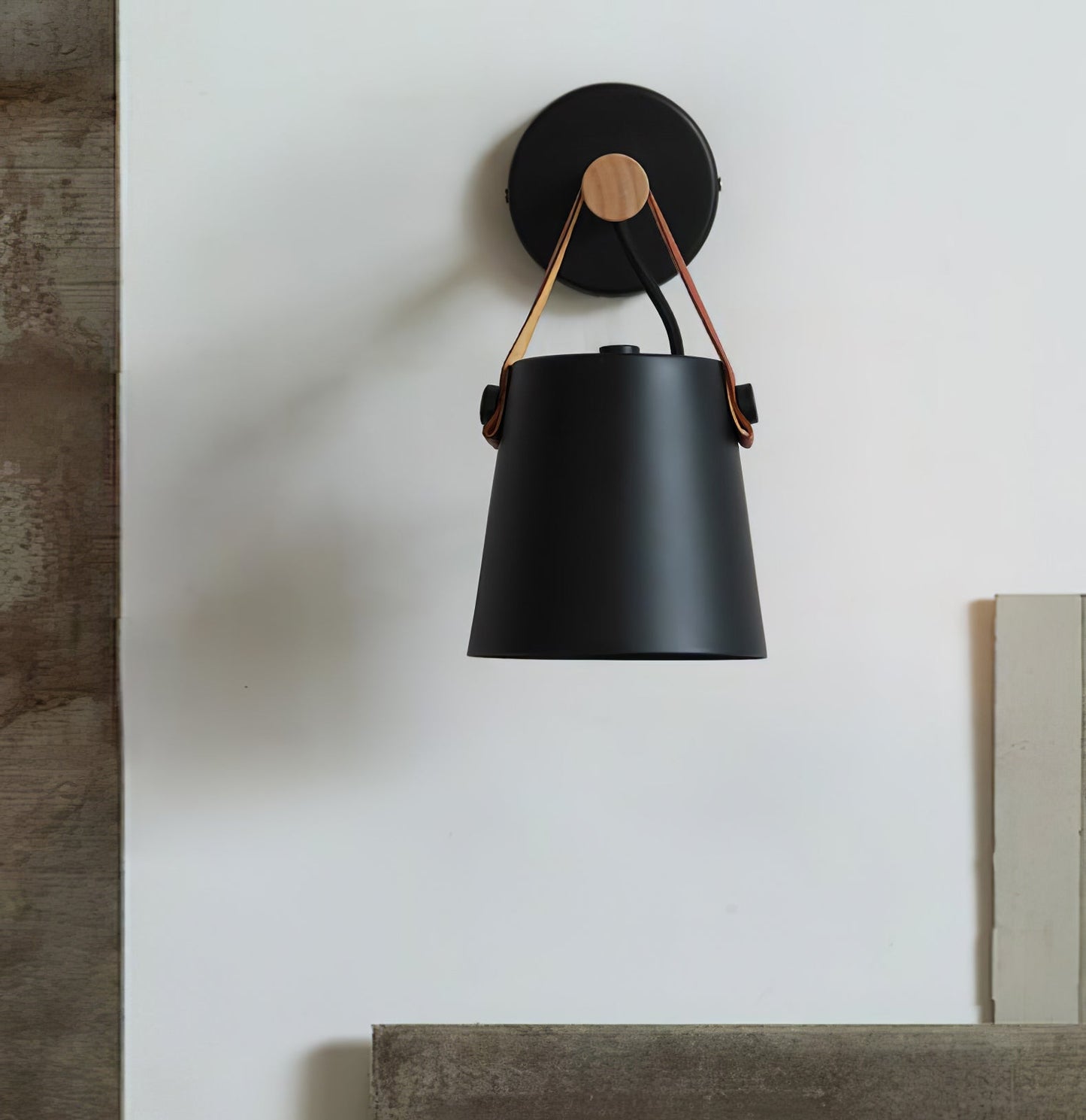 Applique Murale Scandinave en Bois et Cuir – Design Élégant avec Lumière LED Efficace