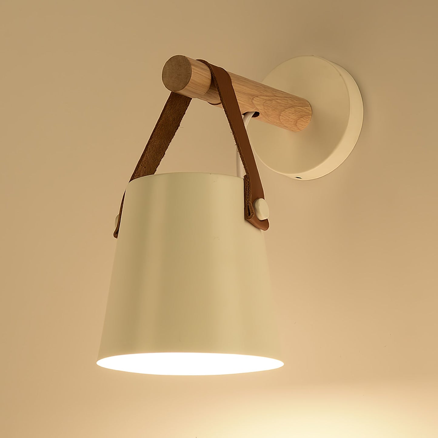 Applique Murale Scandinave en Bois et Cuir – Design Élégant avec Lumière LED Efficace