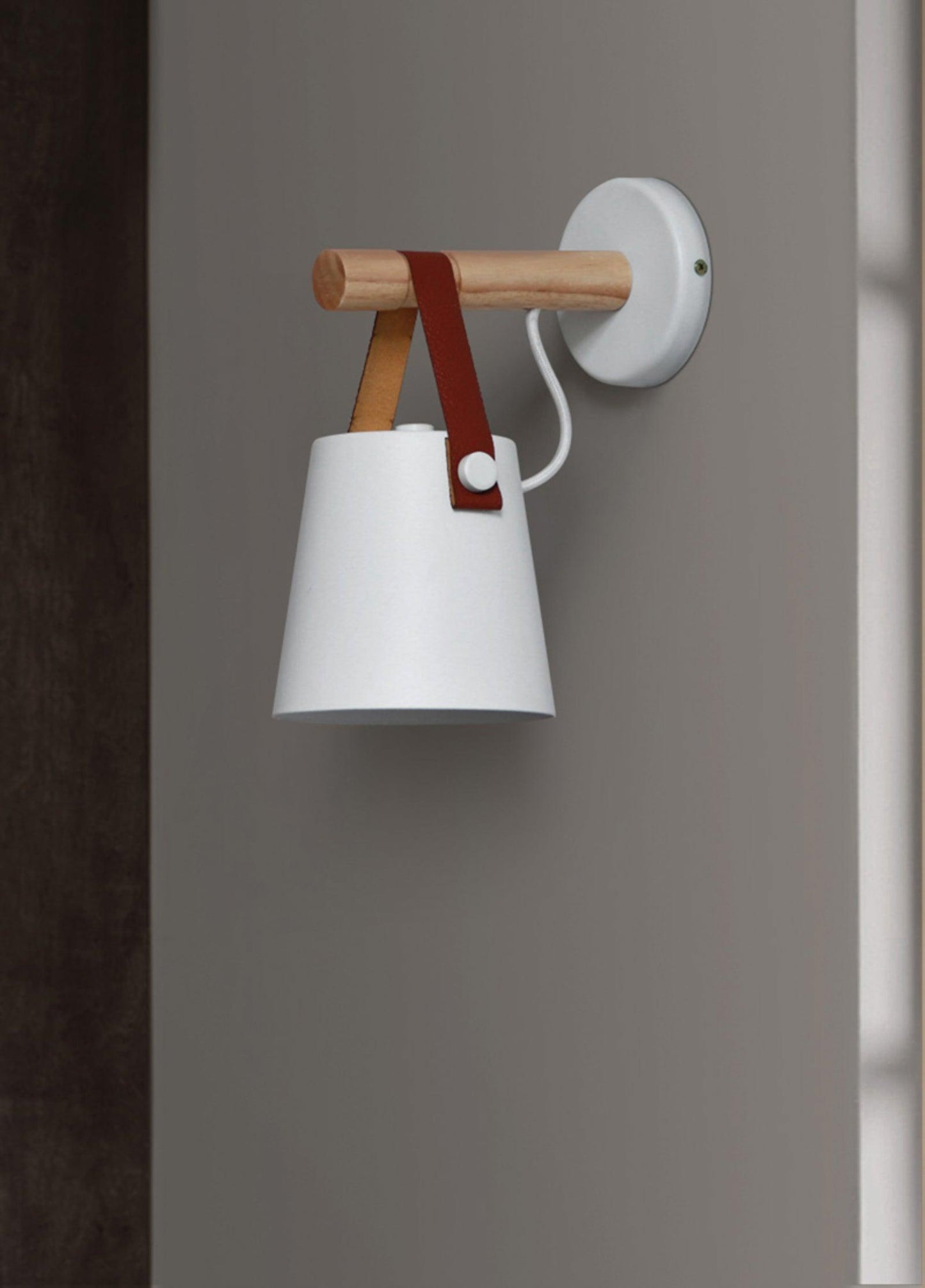 Applique Murale Scandinave en Bois et Cuir – Design Élégant avec Lumière LED Efficace