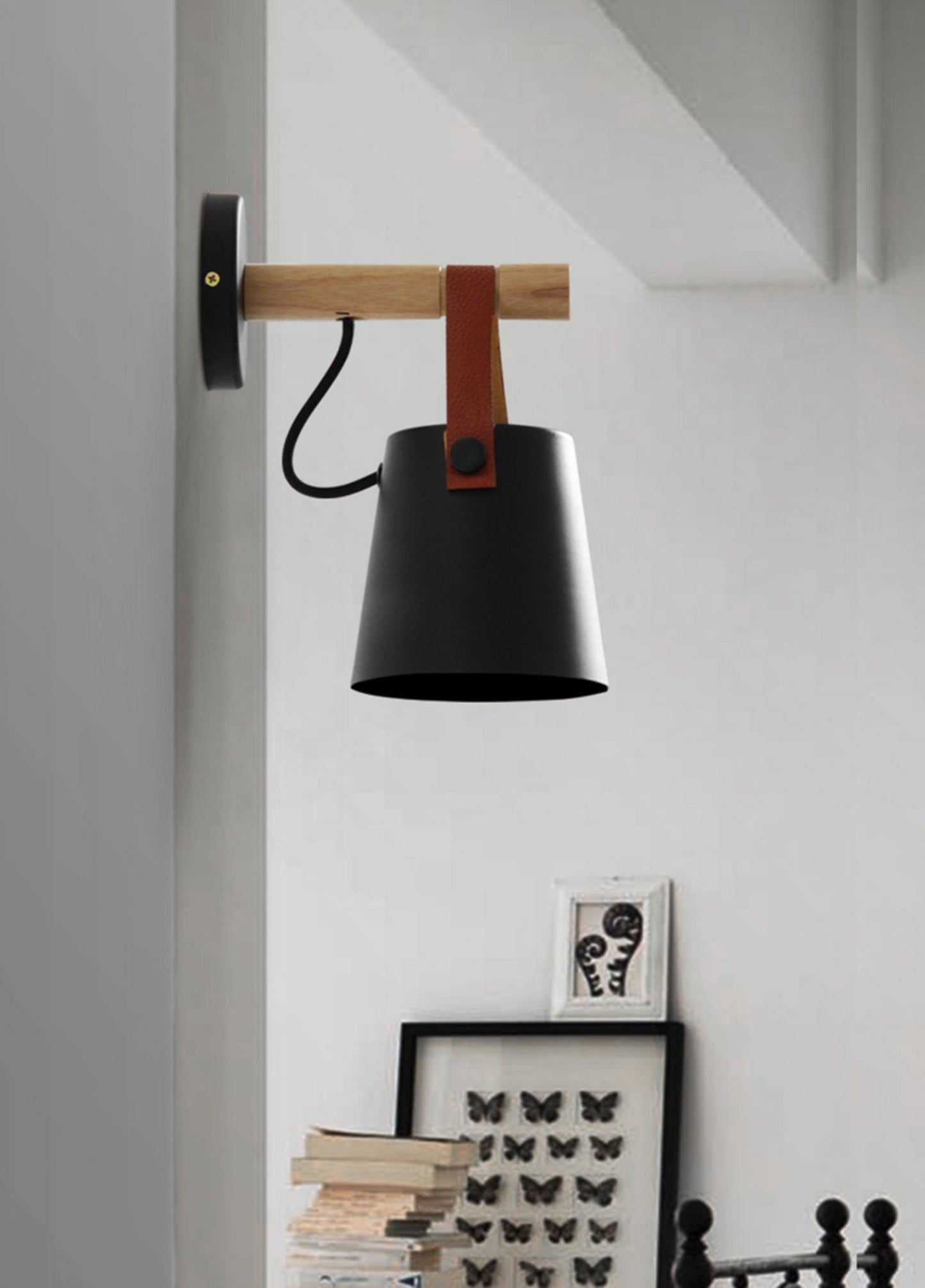 Applique Murale Scandinave en Bois et Cuir – Design Élégant avec Lumière LED Efficace