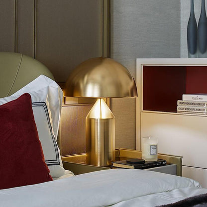 Lampe de Table Métal Lumino – Design Élégant & Éclairage Fonctionnel