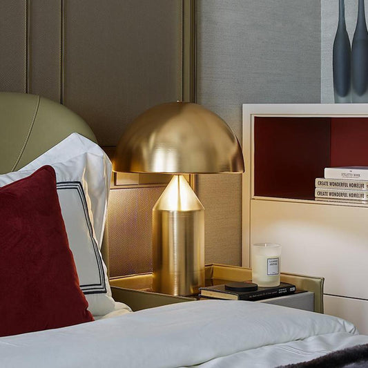 Lampe de Table Métal Lumino – Design Élégant & Éclairage Fonctionnel