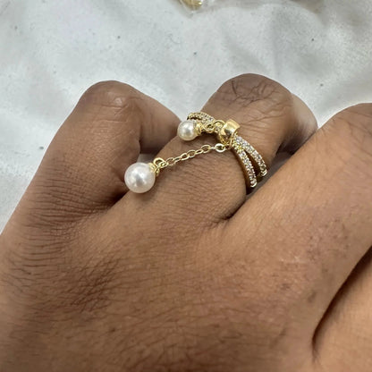 Bague pendentif anneaux croisés diamants perles