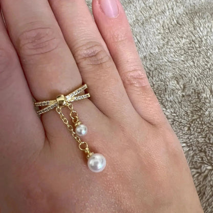 Bague pendentif anneaux croisés diamants perles