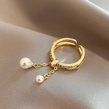 Bague pendentif anneaux croisés diamants perles
