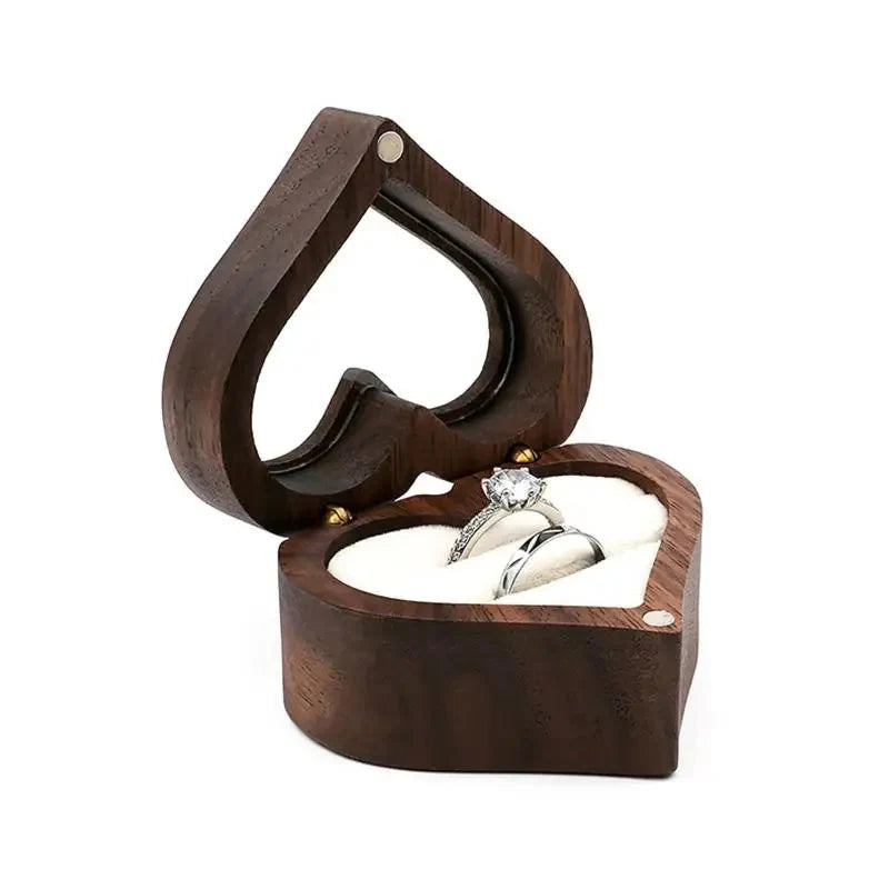 Boîte à bagues en bois en forme de cœur