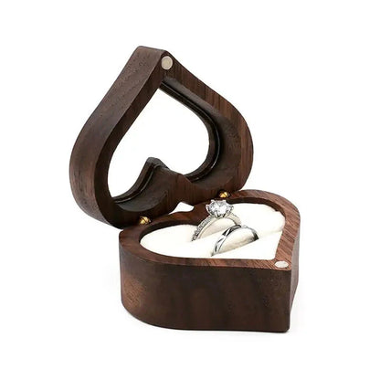 Boîte à bagues en bois en forme de cœur