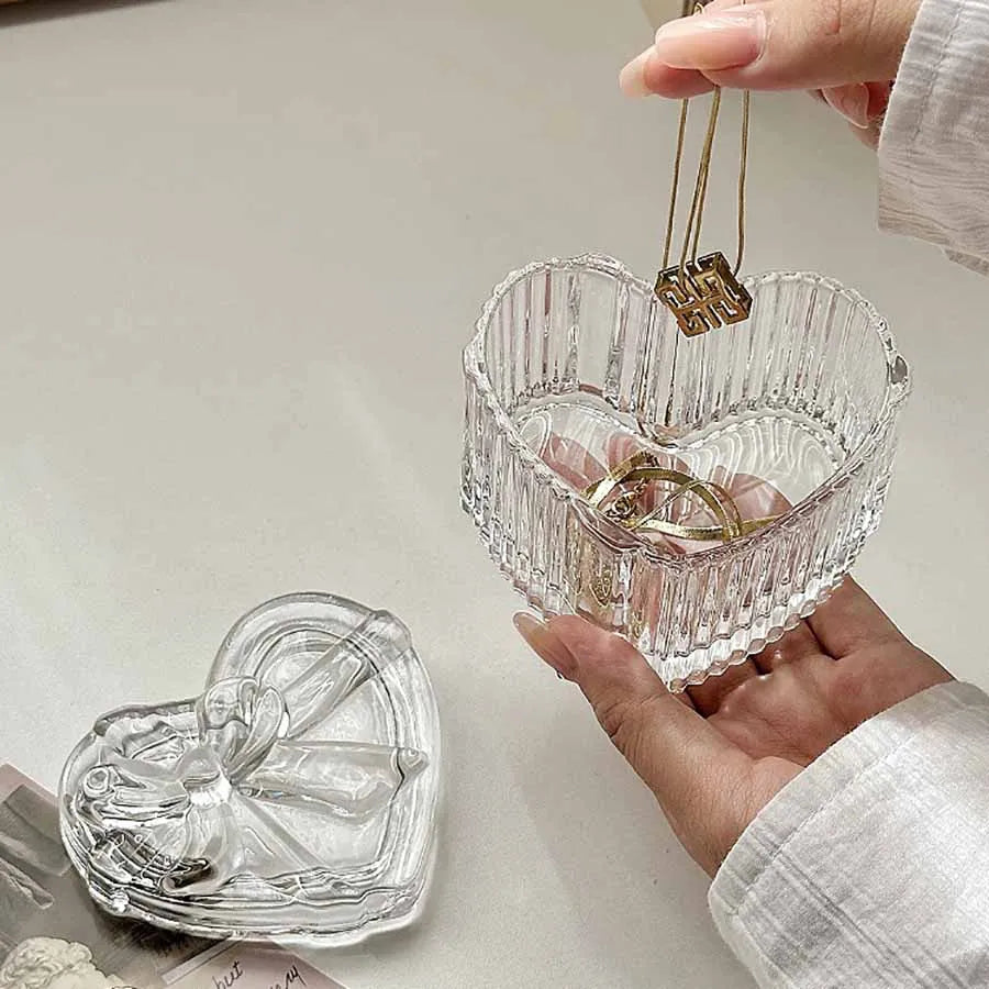 Boîte à bijoux en verre avec nœud en forme de cœur