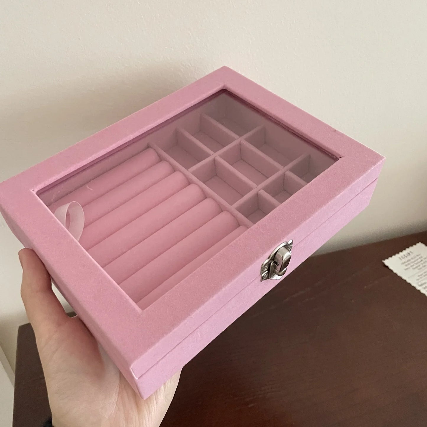 Boîte à bijoux vitrée compartimentée en velours