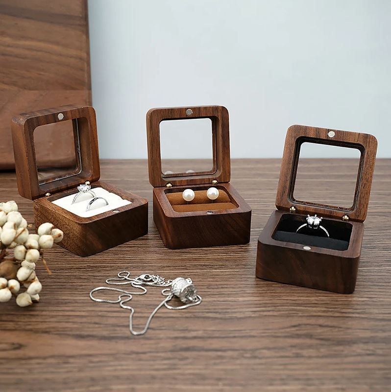 Boîte porte-alliance vintage en bois