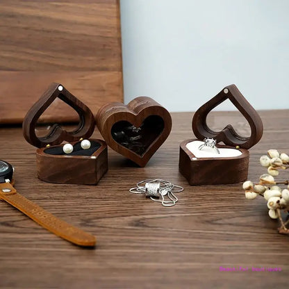 Boîte à bagues en bois en forme de cœur