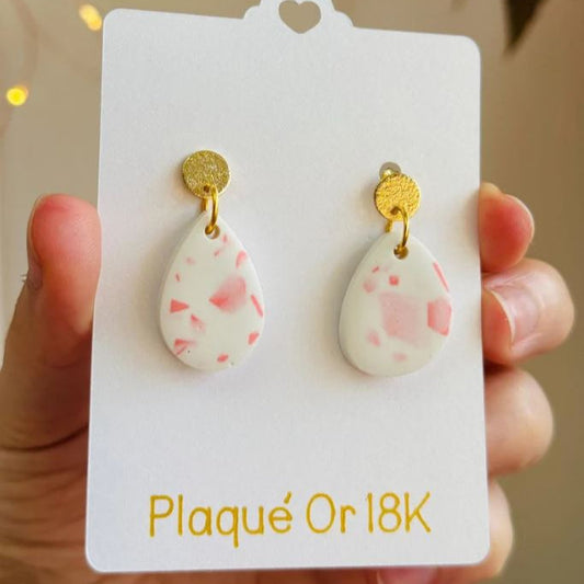 Boucle d’oreilles goutte terrazzo en plaqué or et jesmonite