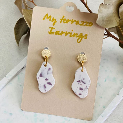 Boucle d'oreilles forme organique terrazzo en jesmonite et plaqué or