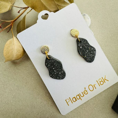 Boucle d'oreilles forme organique terrazzo en jesmonite et plaqué or