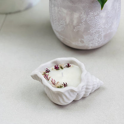 Bougie coquillage en jesmonite – Parfumée & fleurie