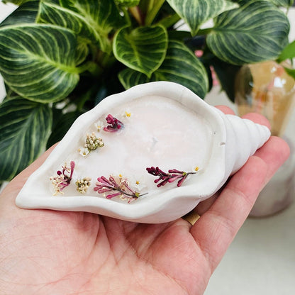Bougie coquillage en jesmonite – Parfumée & fleurie