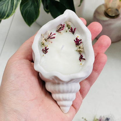 Bougie coquillage en jesmonite – Parfumée & fleurie