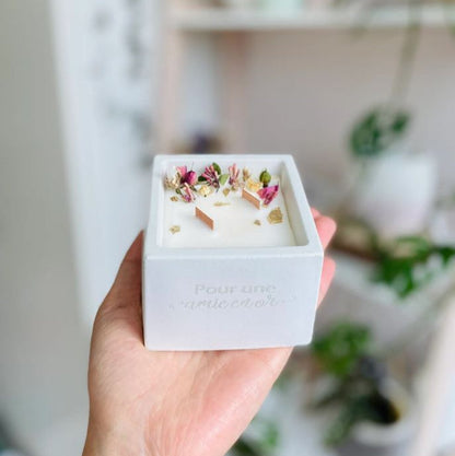 Bougie personnalisable en béton – Mèche crépitante & fleurs séchées