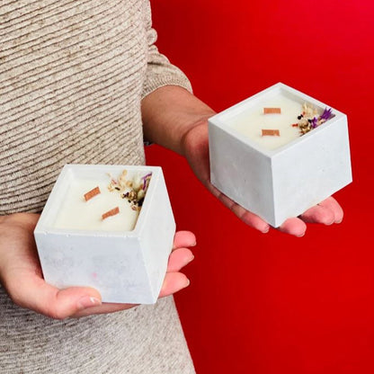 Bougie personnalisable en béton – Mèche crépitante & fleurs séchées