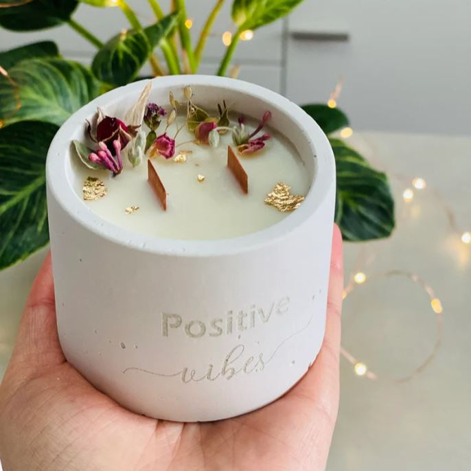 Bougie parfumée personnalisable – 2 mèches crépitantes & fleurs séchées