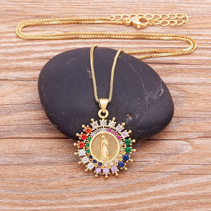 Collier arc en ciel vierge Marie plaqué or