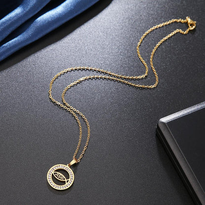 Collier avec pendentif cercle en strass, forme de poisson et écriture "jesus" en plaqué or / argent