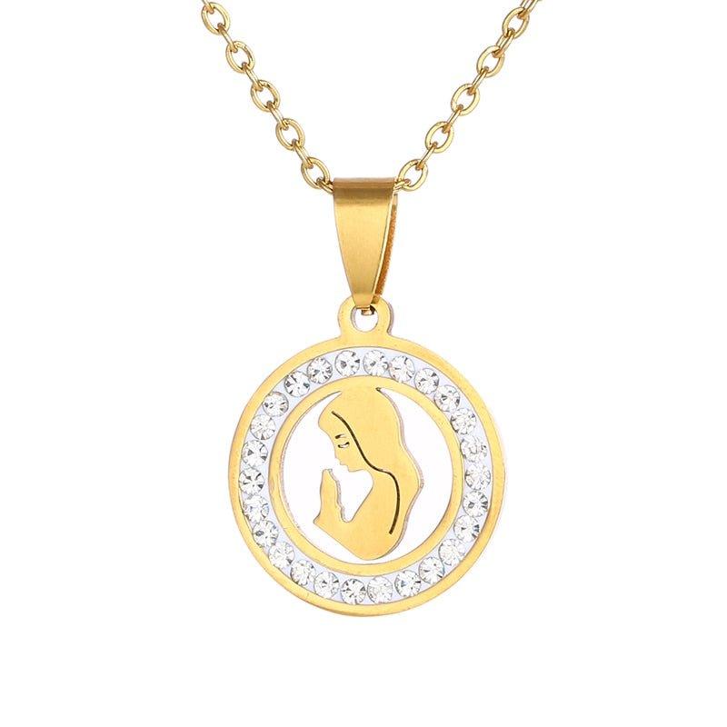 Collier avec pendentif circulaire et strass ajouré avec la Vierge Marie priant en plaqué or - MonPendentif